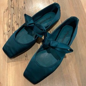 Jeffrey Campbell Green Ballet Square Point Flats